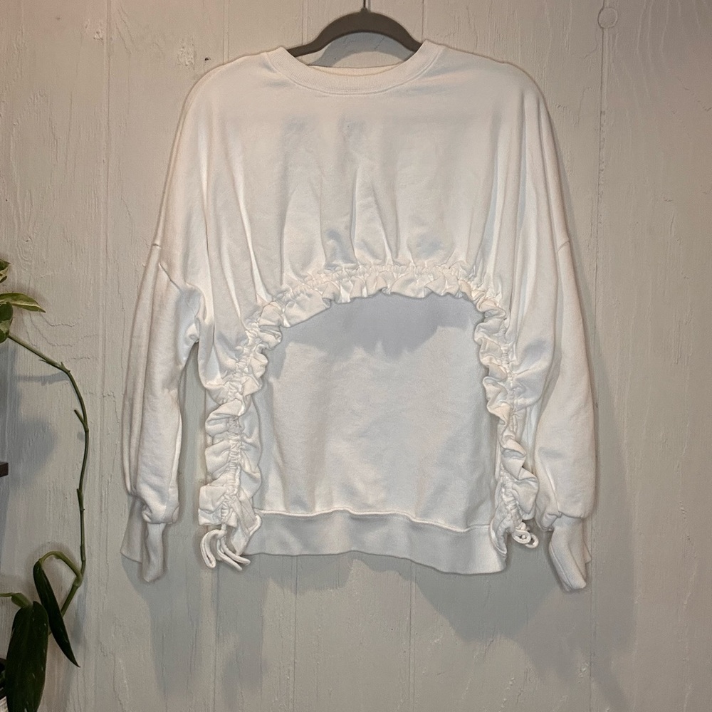 White high/low sweatshirt